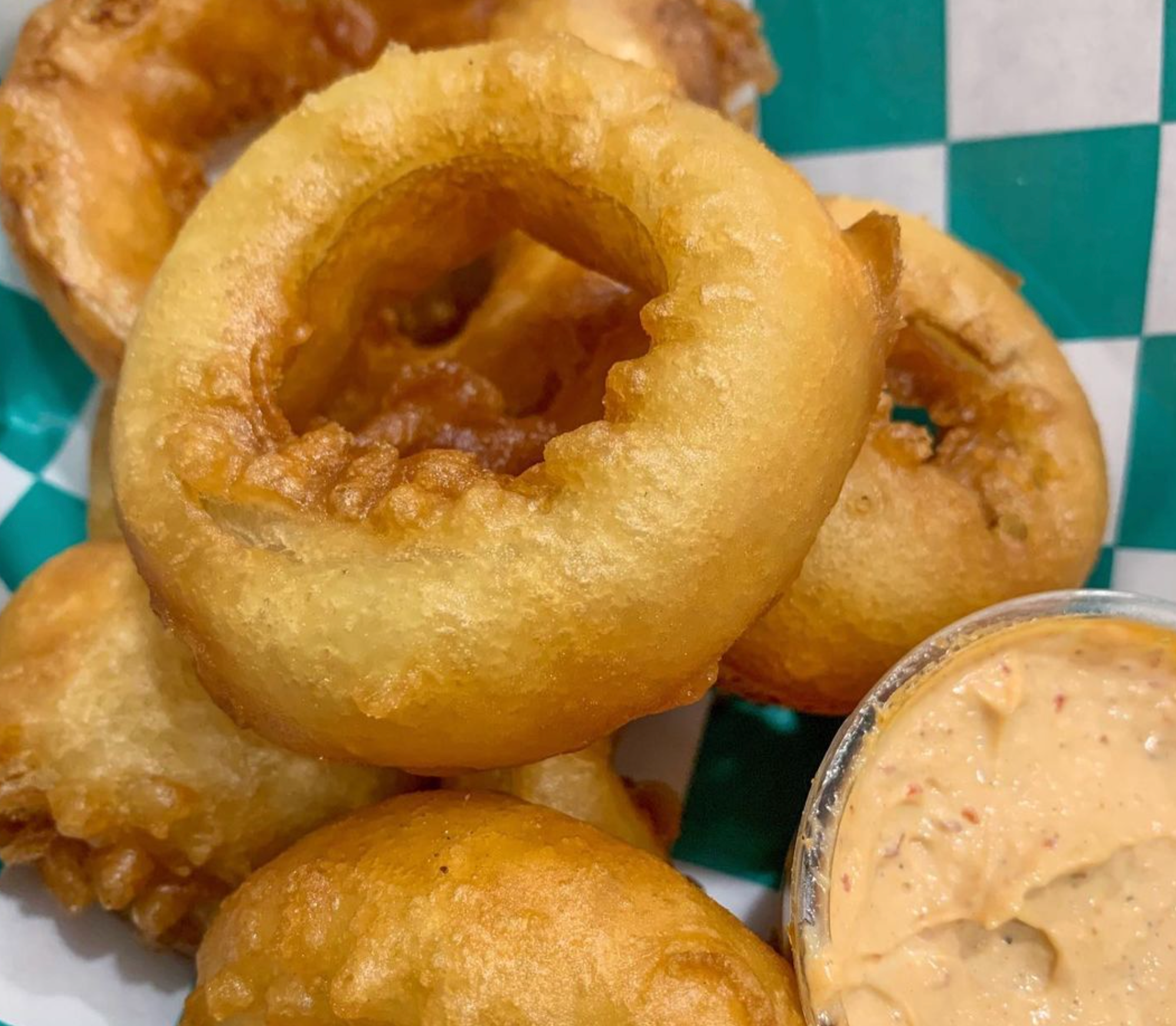 onion rings and dipping sauce